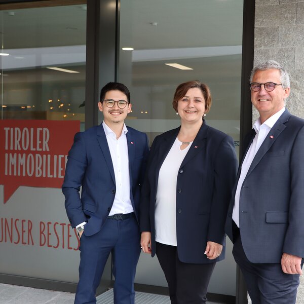 Teamfoto Hausverwaltung in Wiesing | © EVITA Marketing Teamfoto Hausverwaltung in Wiesing | © EVITA Marketing