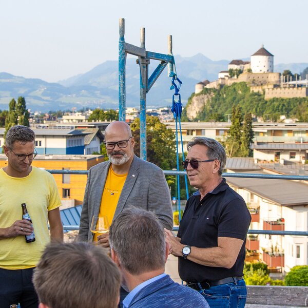 Sundowner in der Salurnerstraße mit Blick auf die Festung Kufstein | © Tiroler Immobilien Sundowner in der Salurnerstraße mit Blick auf die Festung Kufstein | © Tiroler Immobilien