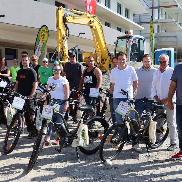 E-Bike Übergabe in Brandenberg – Kapfinger Wald | © Tiroler Immobilien E-Bike Übergabe in Brandenberg – Kapfinger Wald | © Tiroler Immobilien